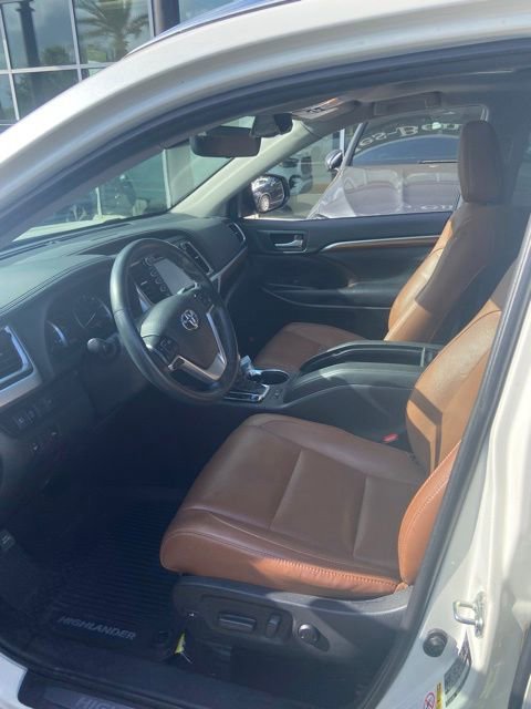 Used 2019 Toyota Highlander Limited image 6
