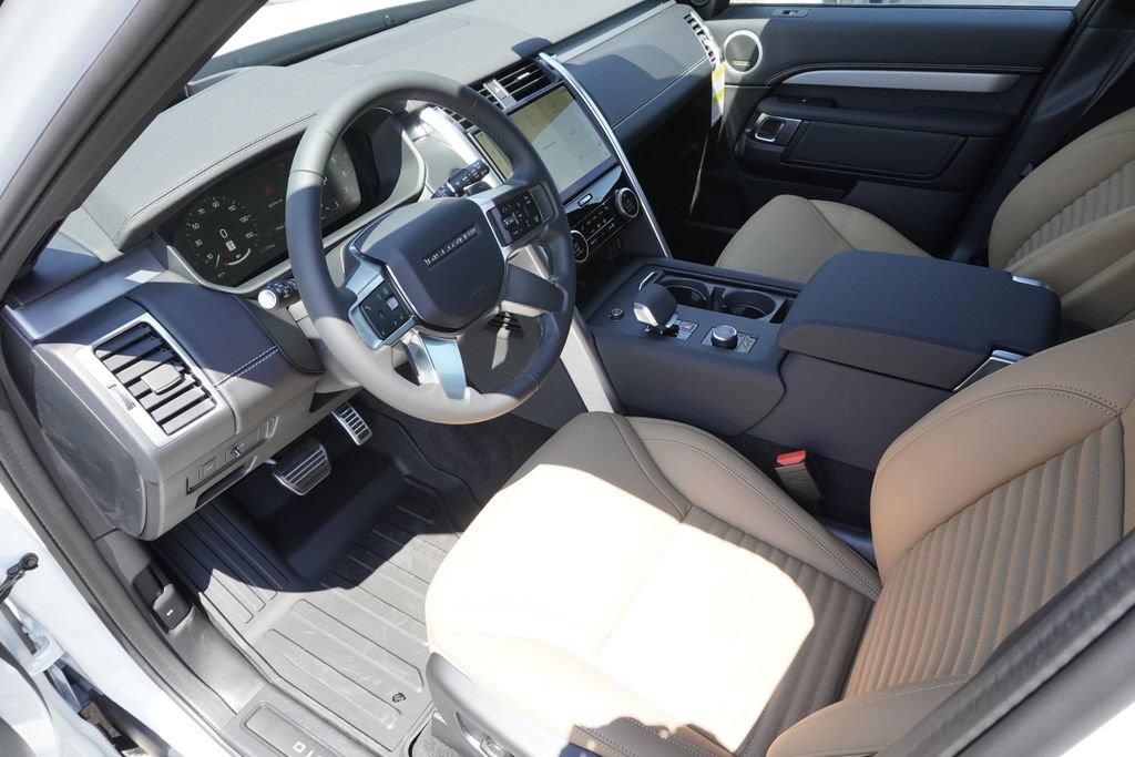New 2026 Land Rover Discovery Dynamic SE AWD/4WD image 18