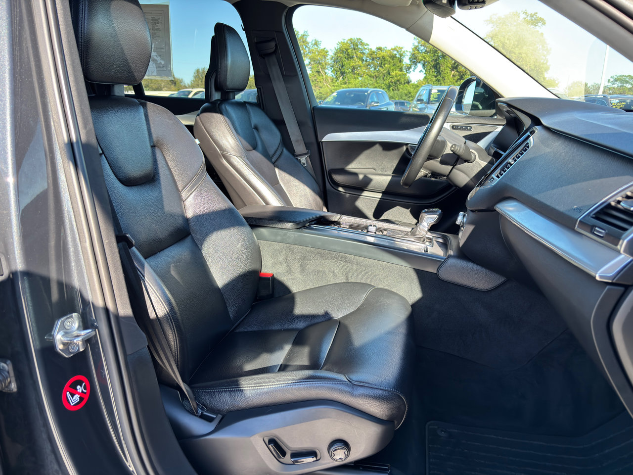 Used 2017 Volvo XC90 T6 Momentum image 29