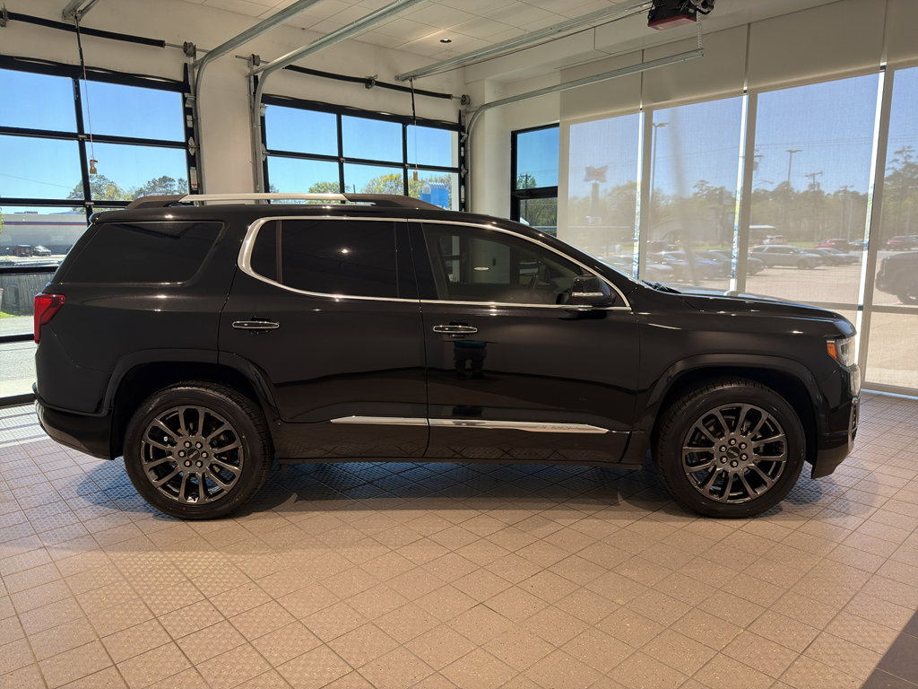 Used 2023 GMC Acadia Denali w/ Black Diamond Edition image 6