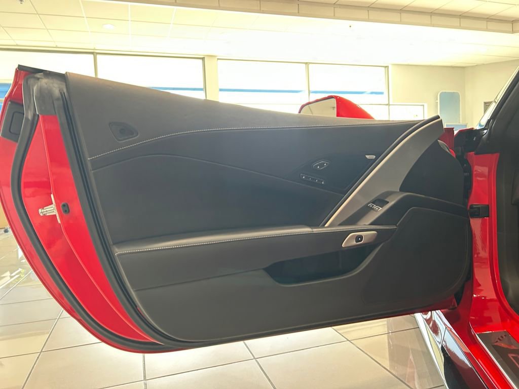 Used 2015 Chevrolet Corvette Z06 w/ 3LZ Preferred Equipment Group image 18