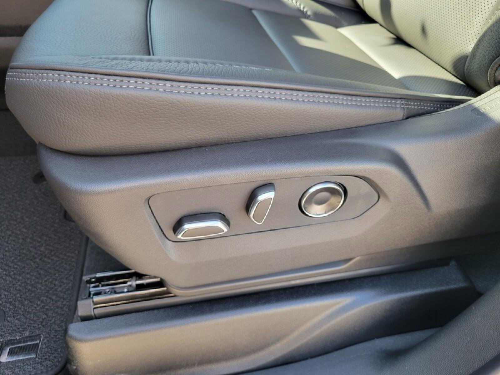 New 2026 GMC Yukon XL Denali w/ Sun & Power Step Package image 25