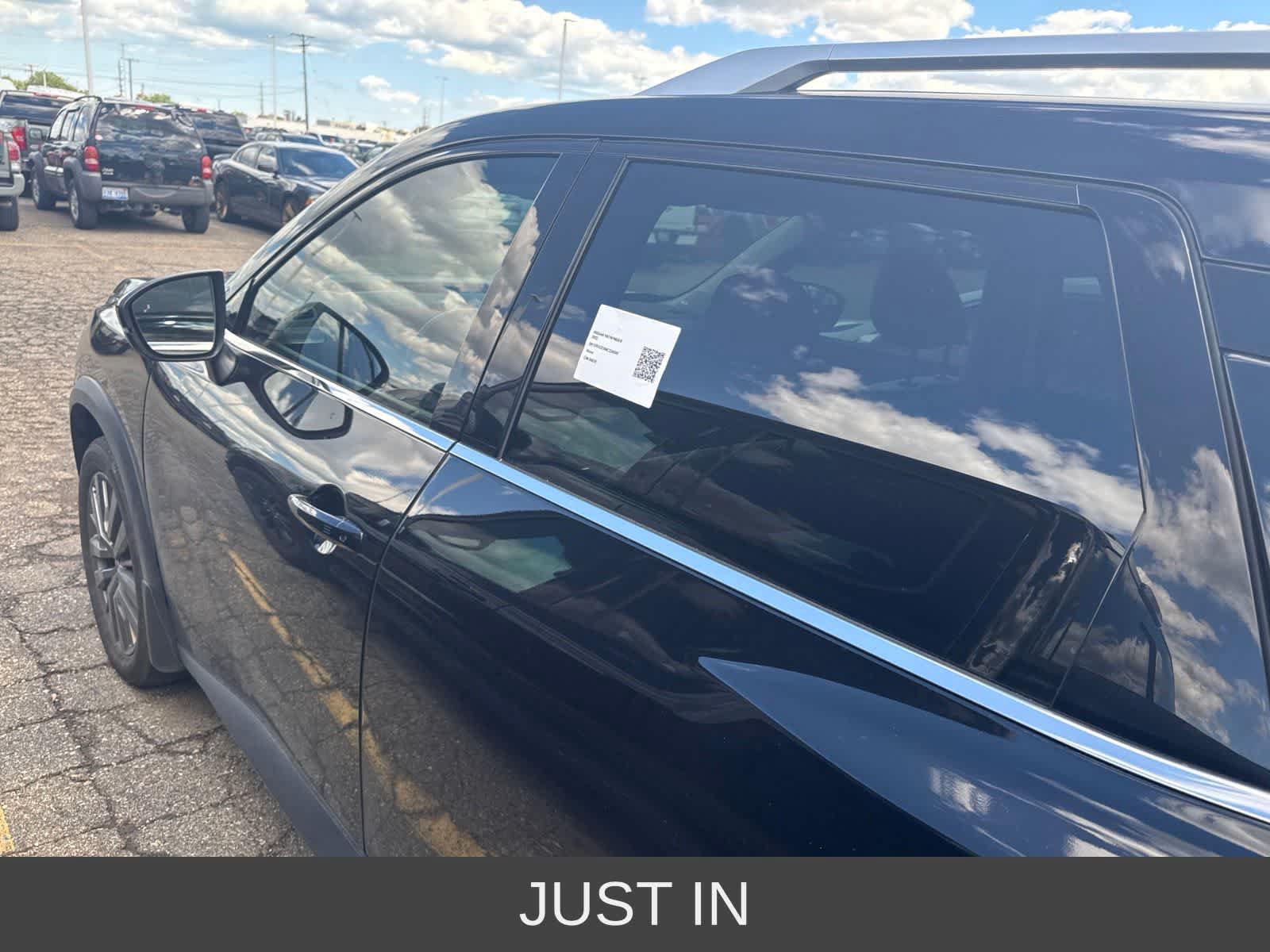 Used 2022 Nissan Pathfinder SL AWD/4WD image 16