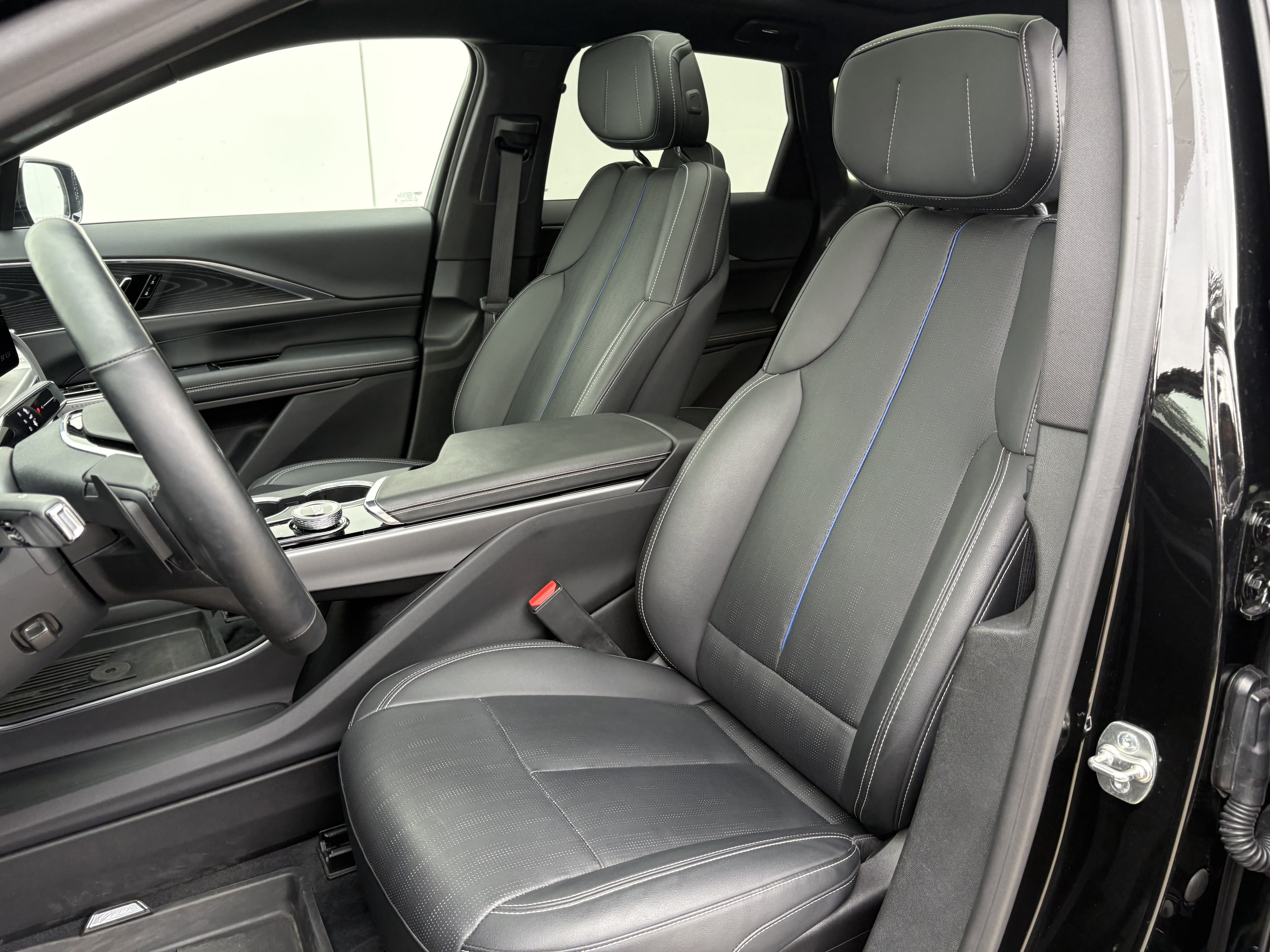 Certified 2024 Cadillac Lyriq Sport w/ LPO, Floor Liner Package AWD/4WD image 11