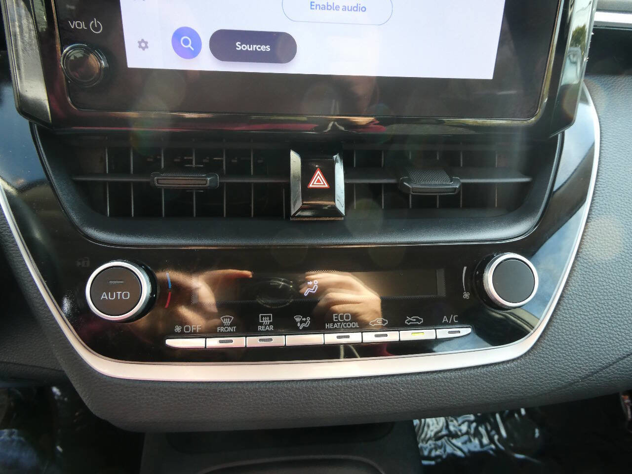 Used 2024 Toyota Corolla LE FWD image 31