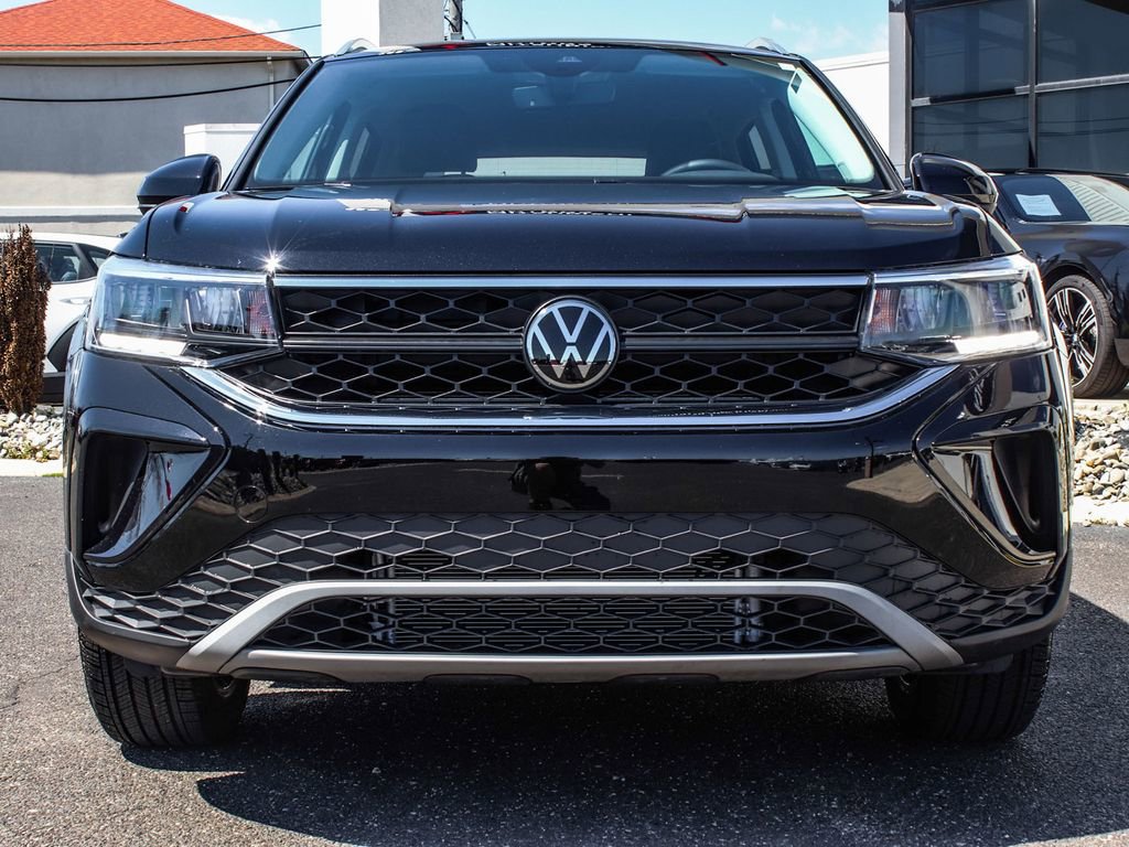 Used 2024 Volkswagen Taos SE w/ Taos Adventure Package (SXB) image 2