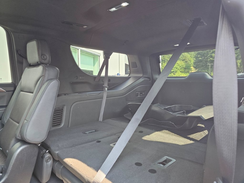 Used 2022 Chevrolet Suburban High Country w/ Premium Package 2 AWD/4WD image 23