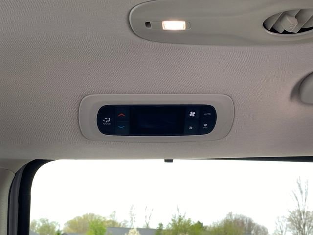 Used 2024 Chrysler Pacifica Touring-L FWD image 17