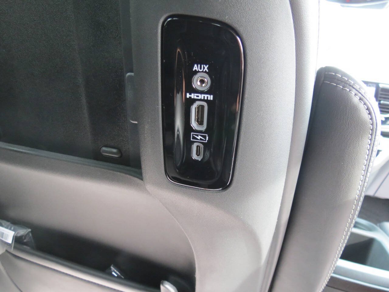New 2026 Chrysler Pacifica Select FWD image 21