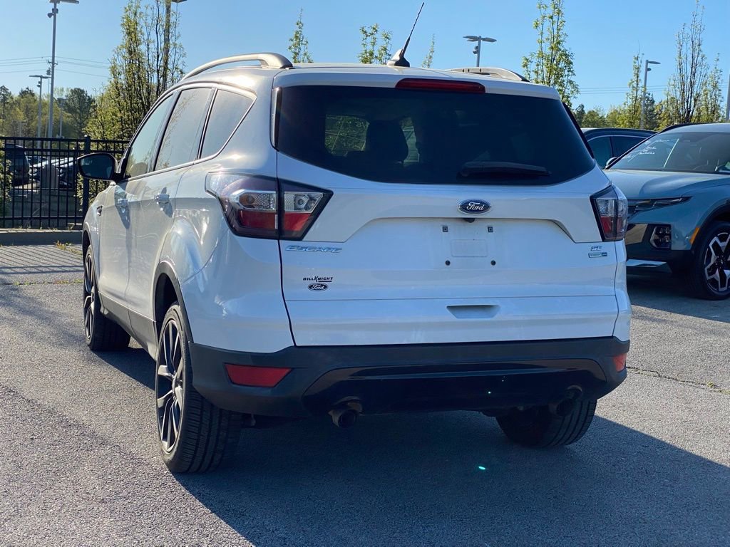 Used 2018 Ford Escape SE w/ SE Sport Appearance Package image 5