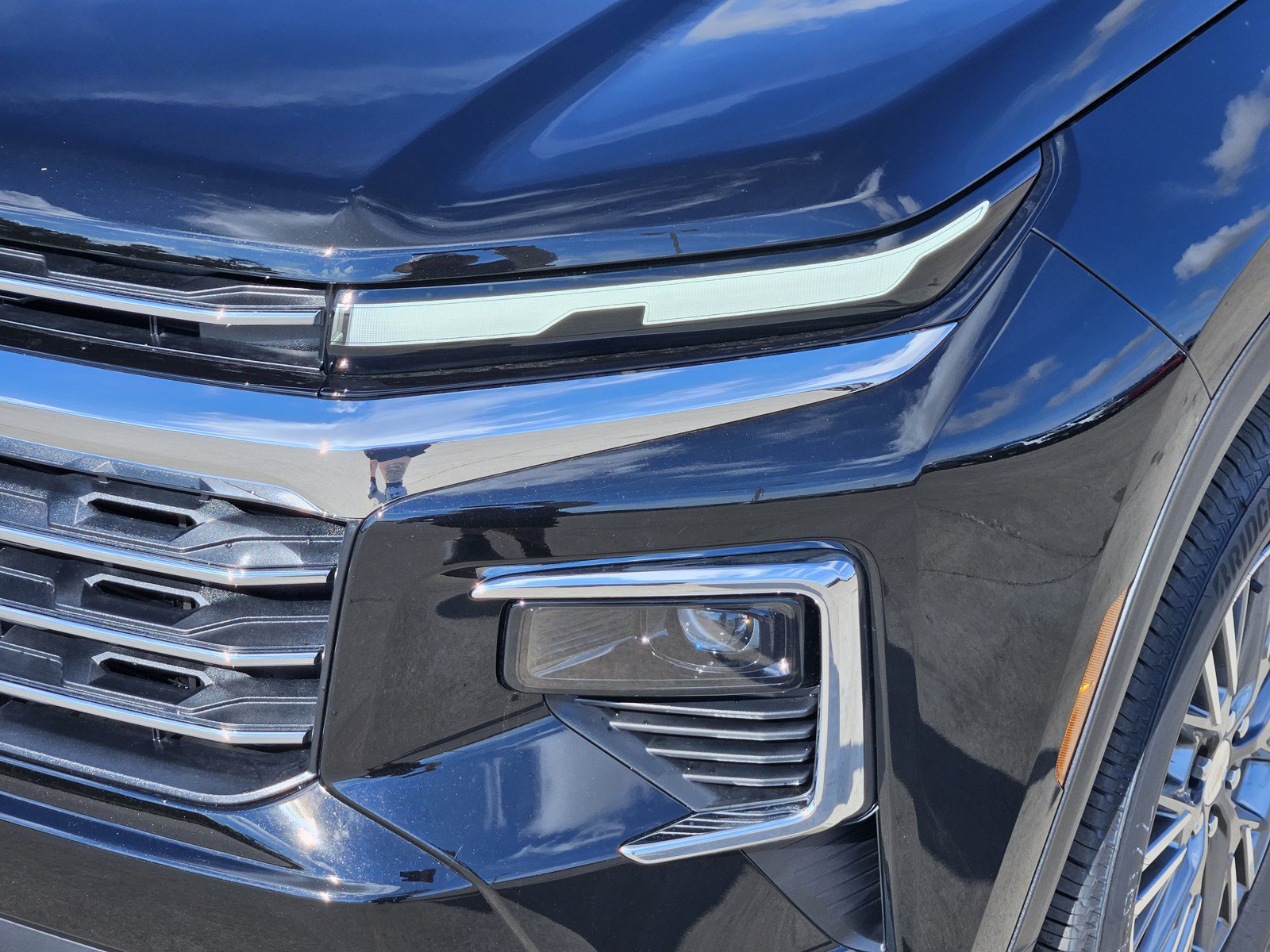 New 2027 Chevrolet Traverse LT w/ Driver Confidence Package FWD image 5