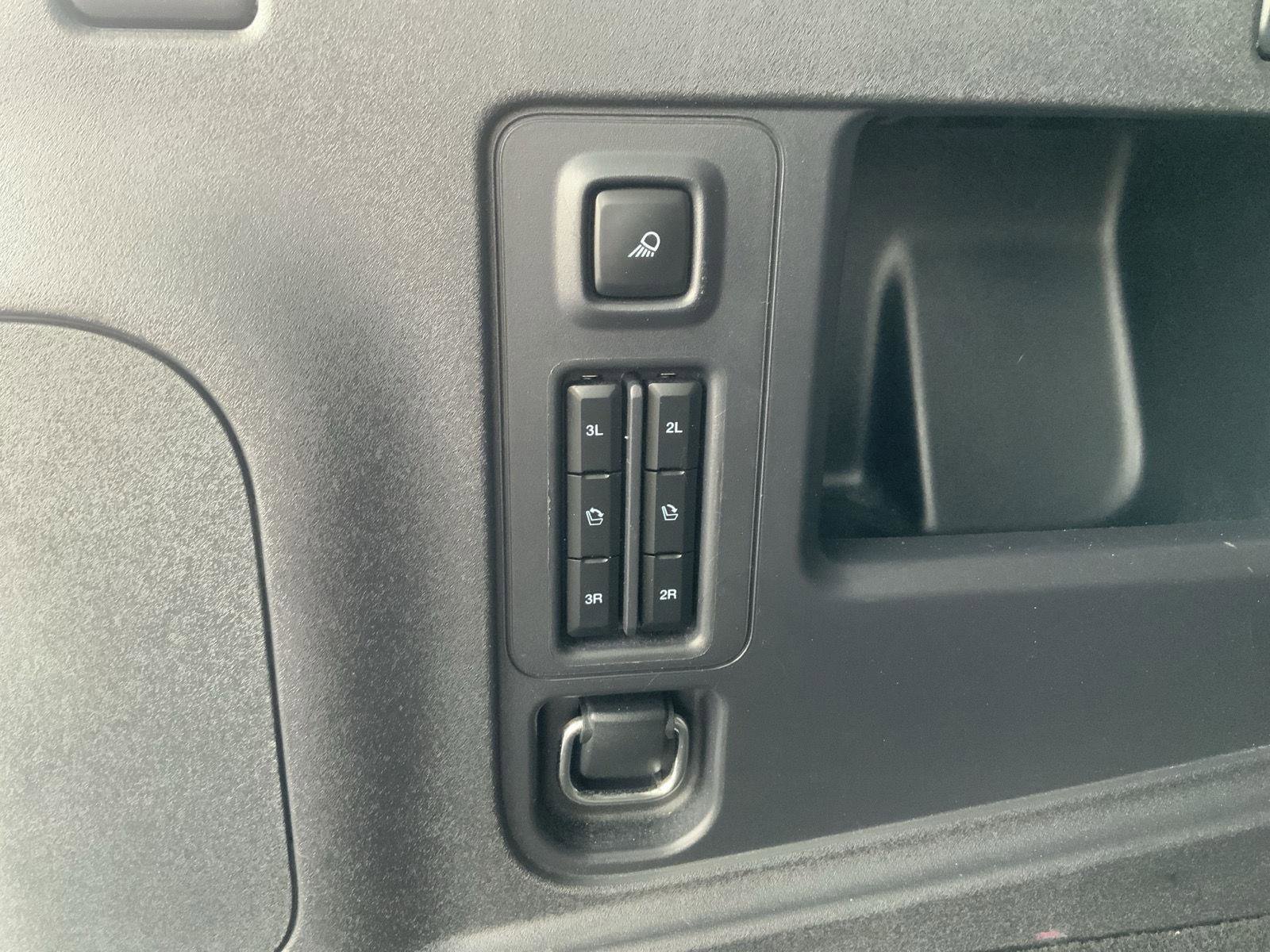 Used 2025 Ford Expedition Platinum image 13