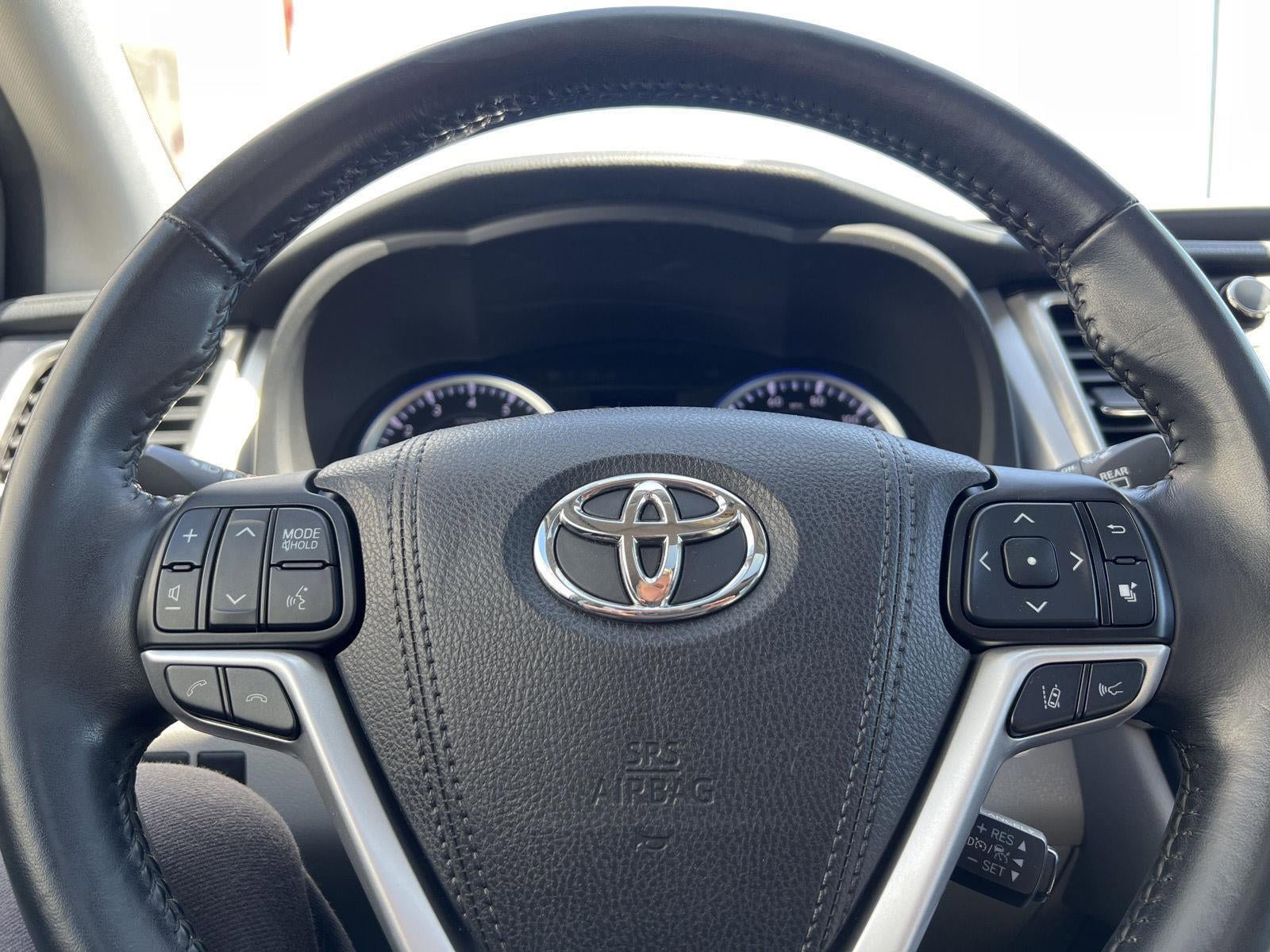 Used 2017 Toyota Highlander Limited AWD/4WD image 24