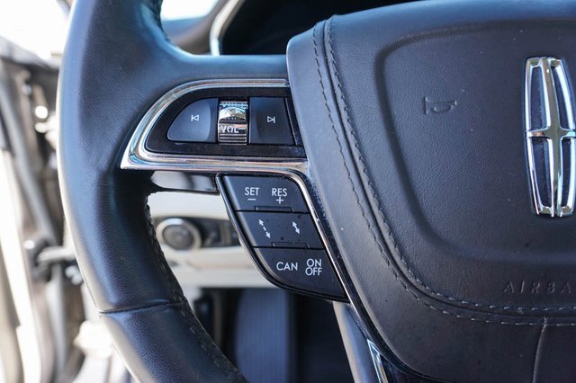 Used 2019 Lincoln Continental Select image 16