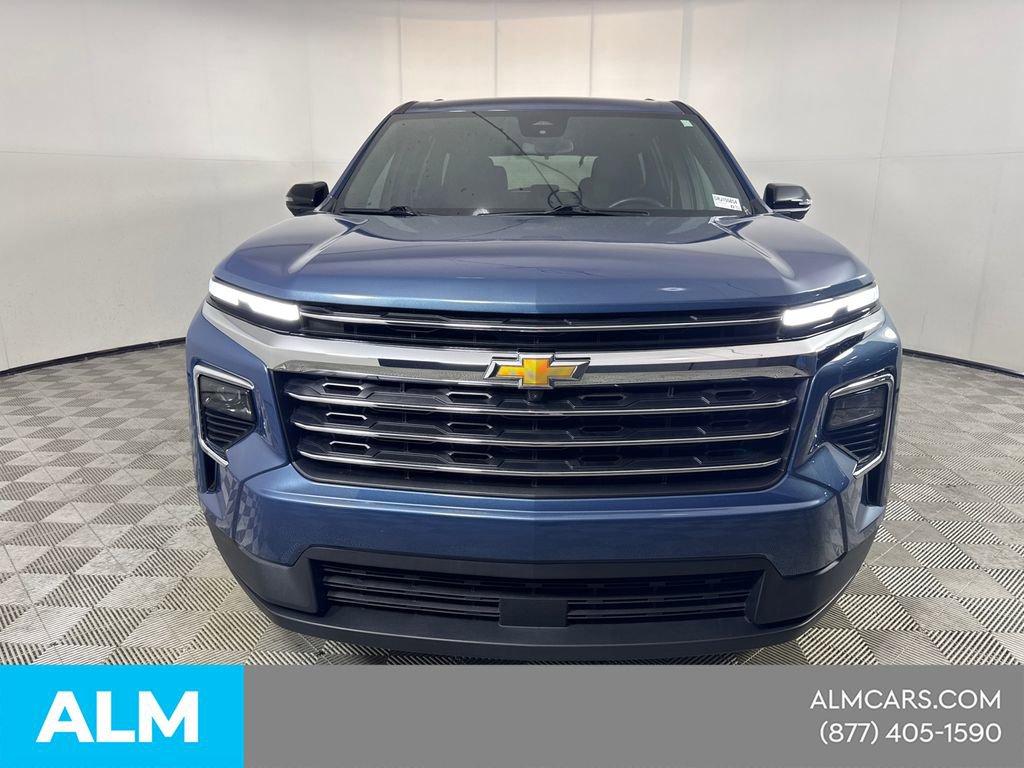 Used 2024 Chevrolet Traverse LT FWD image 3