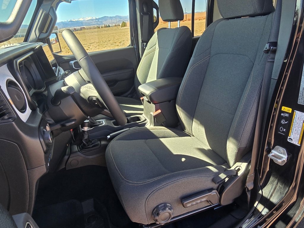 Used 2025 Jeep Wrangler Willys image 13