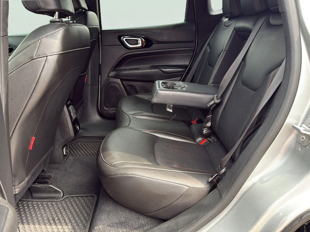 Certified 2025 Jeep Compass Trailhawk AWD/4WD image 14
