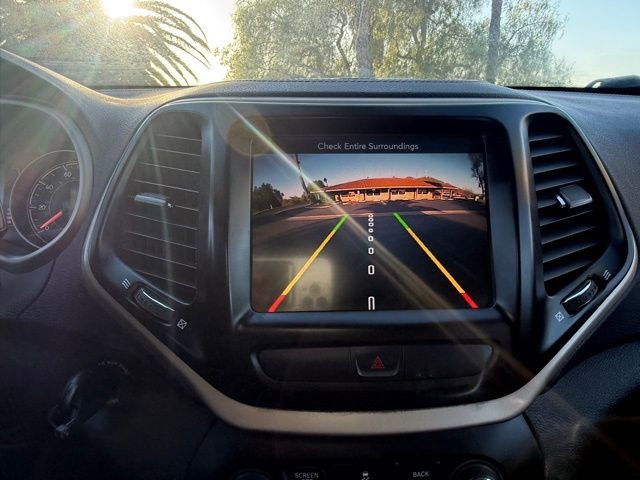 Used 2015 Jeep Cherokee Latitude image 23