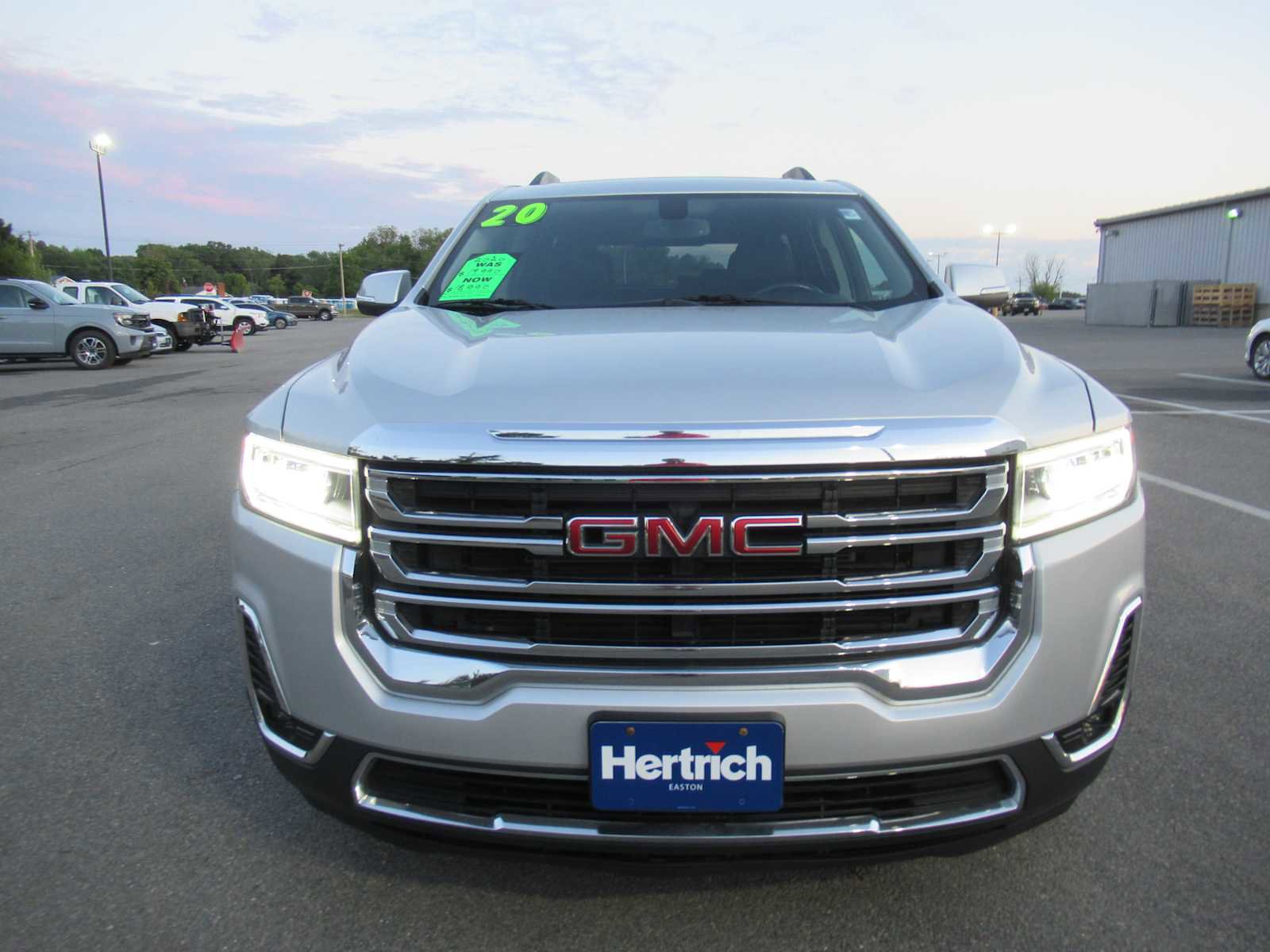 Used 2020 GMC Acadia SLT w/ LPO, Floor Liner Package FWD image 2