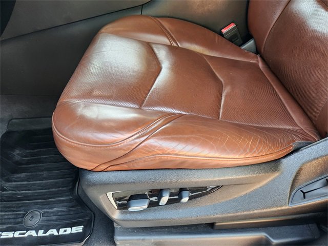 Used 2019 Cadillac Escalade ESV Premium Luxury image 25