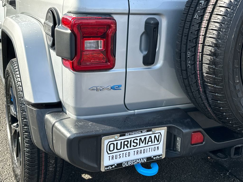 Used 2022 Jeep Wrangler Unlimited Sahara w/ Cold Weather Group image 5