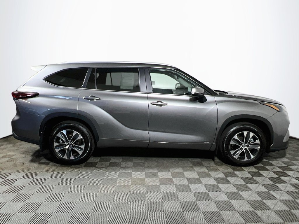 Certified 2026 Toyota Highlander XLE AWD/4WD image 8