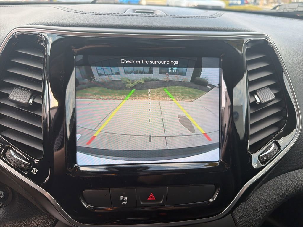 Used 2019 Jeep Cherokee Limited image 27