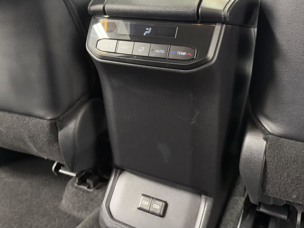 Used 2024 Toyota Highlander XLE image 29