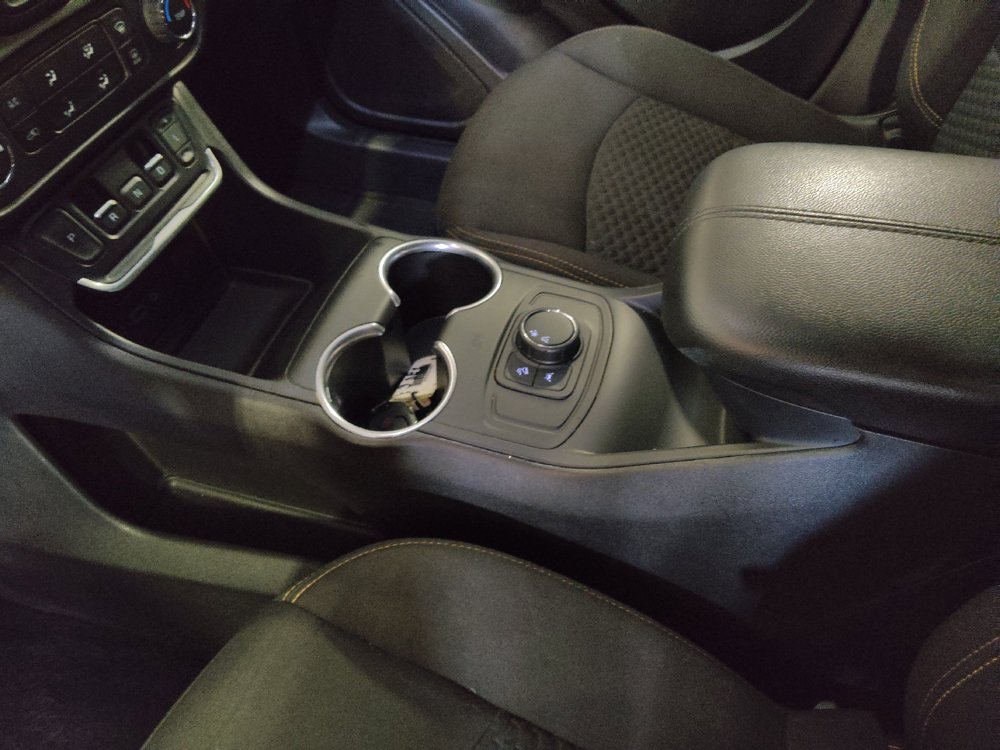 Used 2020 GMC Terrain SLE FWD image 26