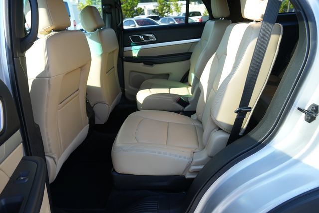 Used 2017 Ford Explorer XLT w/ Equipment Group 202A FWD image 15