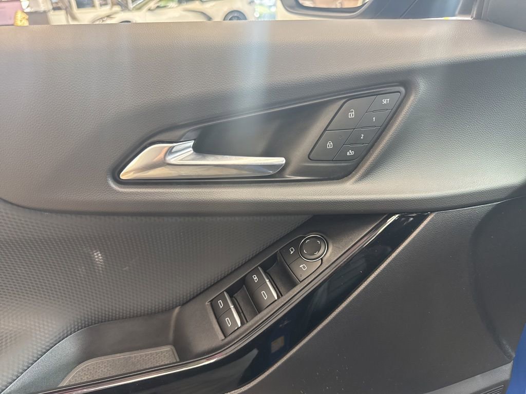 New 2026 Chevrolet Equinox RS w/ Convenience Package III AWD/4WD image 9