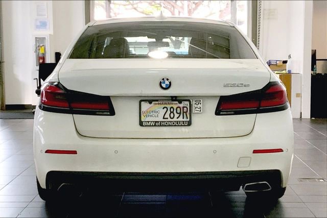 Used 2021 BMW 530e w/ Premium Package RWD image 4