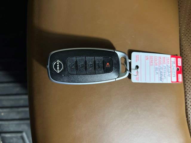 Used 2024 Nissan Pathfinder Platinum w/ Cargo Package image 26