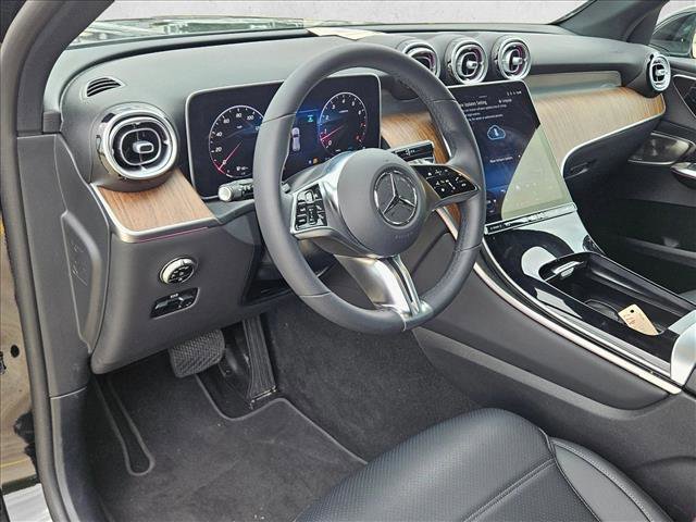 Used 2025 Mercedes-Benz GLC 300 image 9
