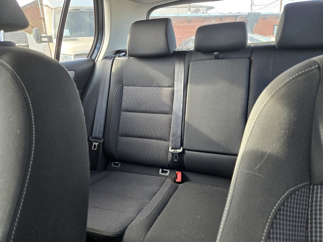 Used 2012 Volkswagen Golf TDI image 17