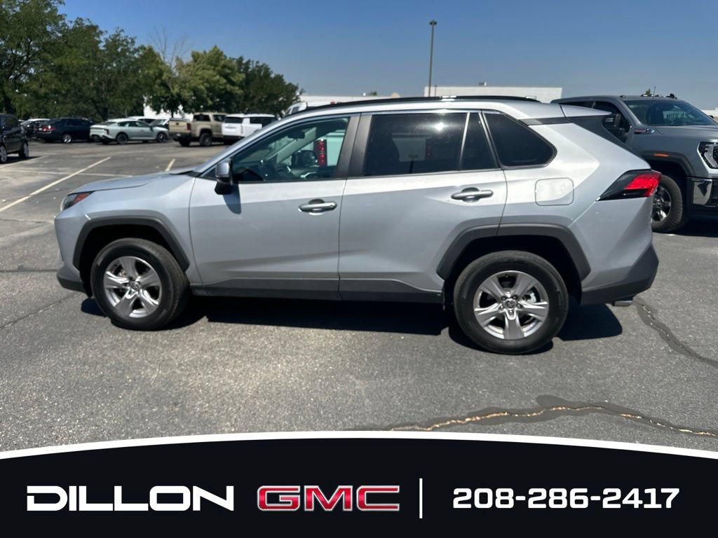 Used 2025 Toyota RAV4 XLE AWD/4WD image 2