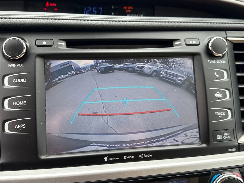 Used 2019 Toyota Highlander XLE image 21