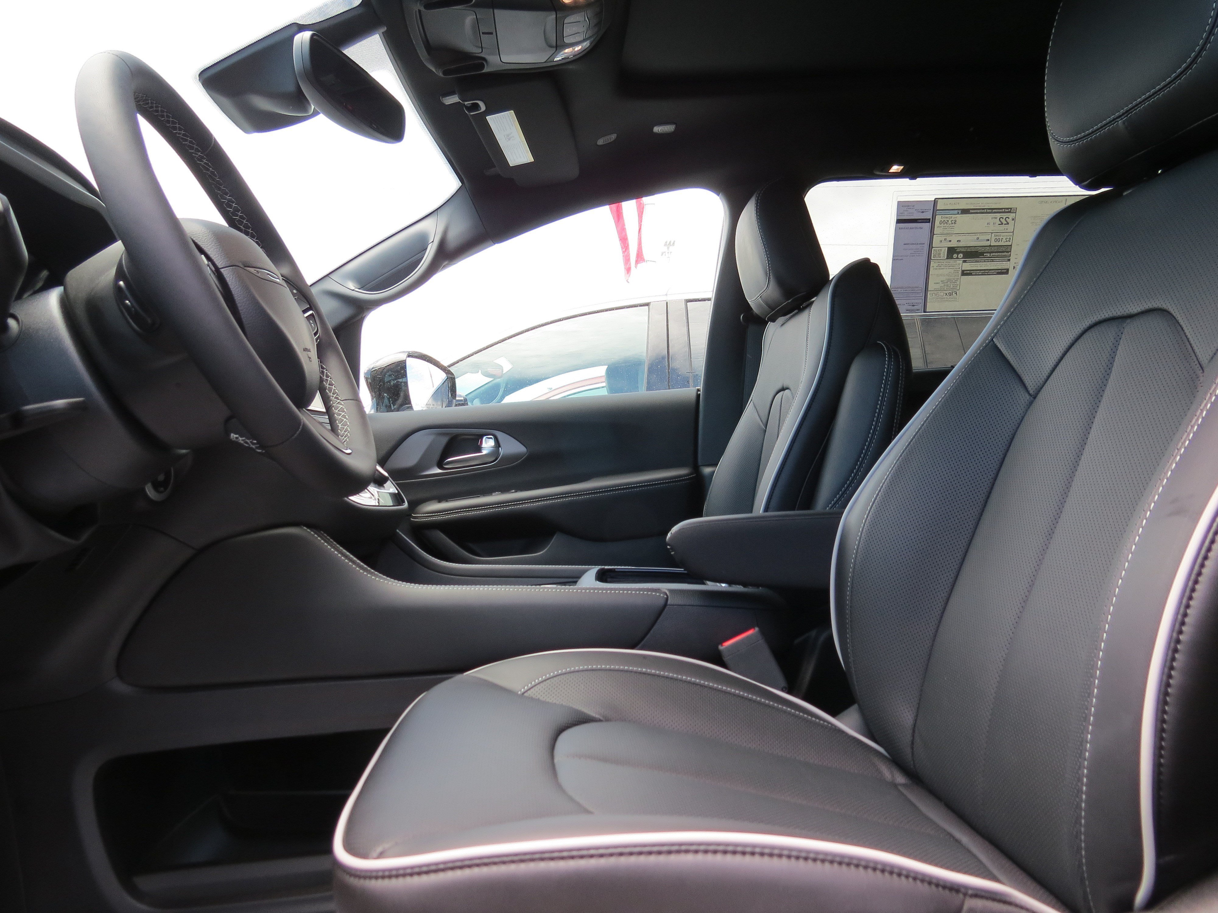 New 2027 Chrysler Pacifica Limited FWD image 12