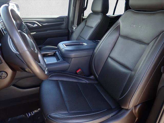 Used 2021 GMC Yukon Denali w/ Denali Premium Package image 12