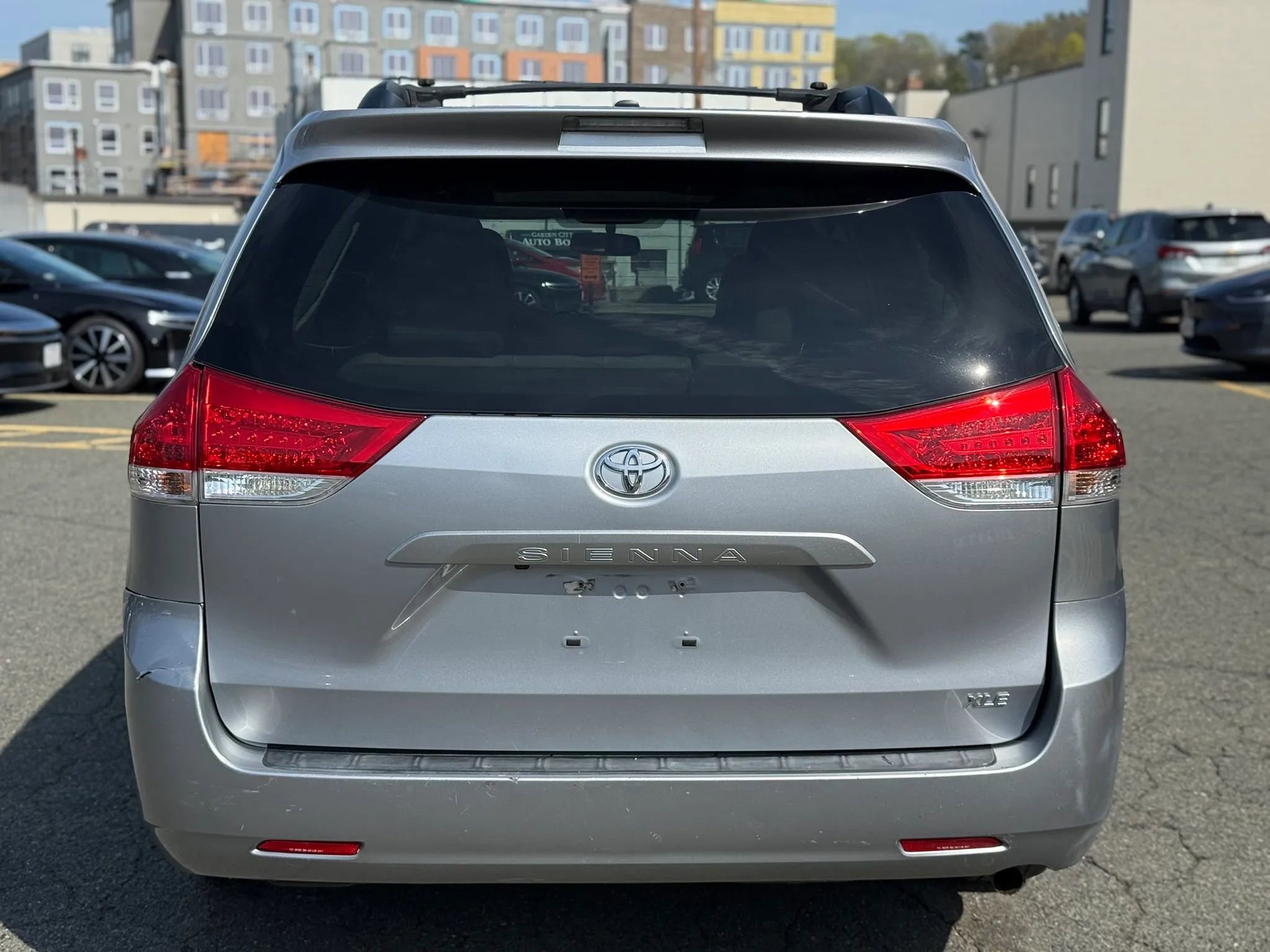 Used 2012 Toyota Sienna XLE FWD image 6