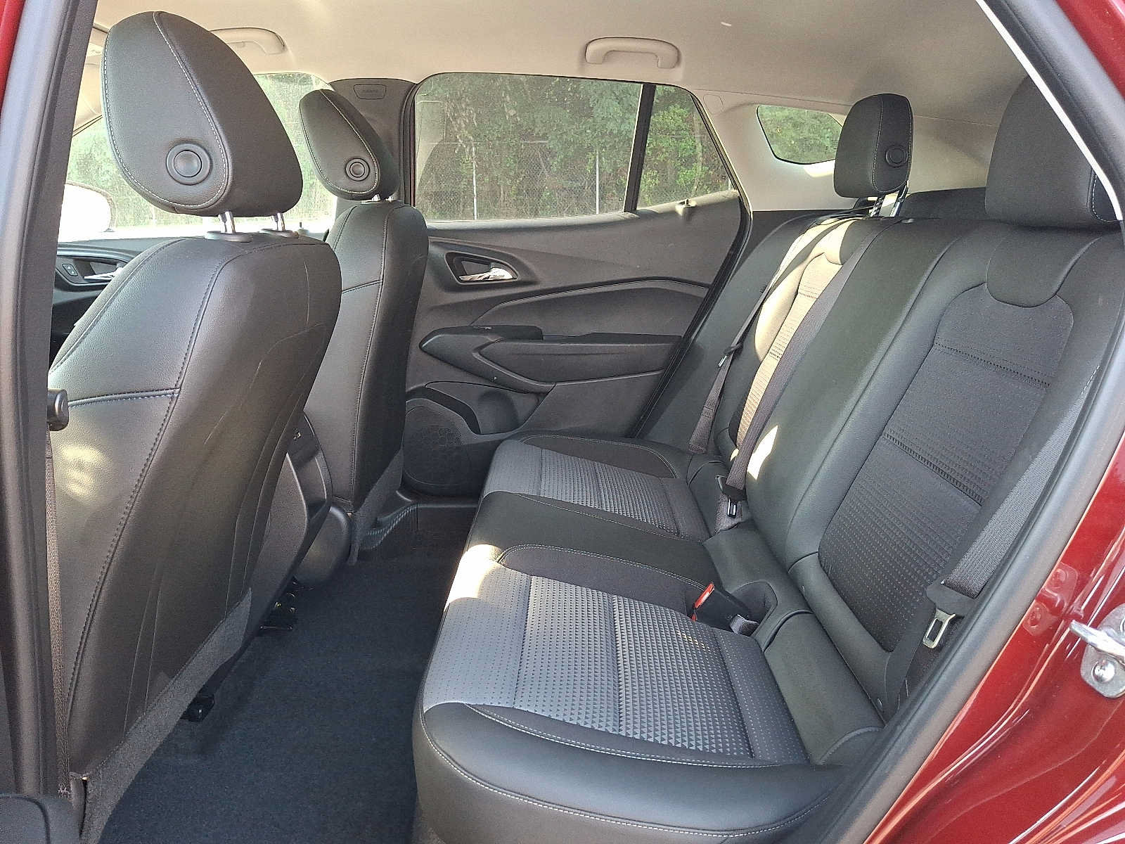 Used 2025 Chevrolet Trax LT FWD image 11