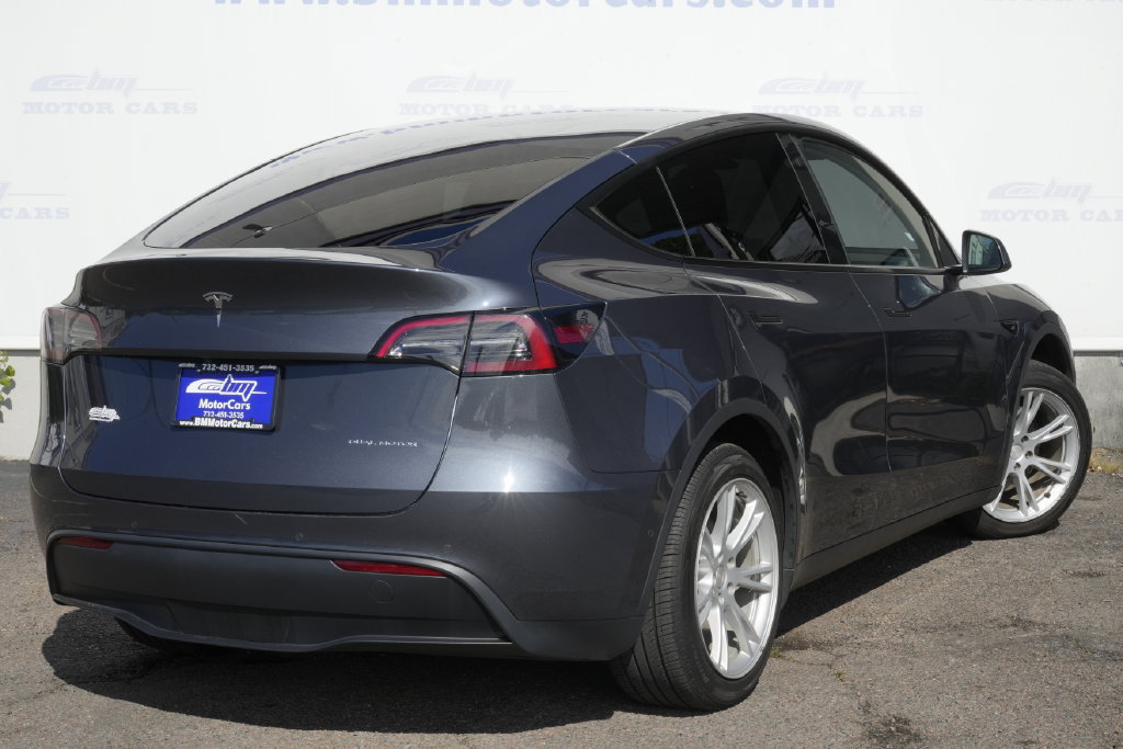 Used 2022 Tesla Model Y Long Range AWD/4WD image 3