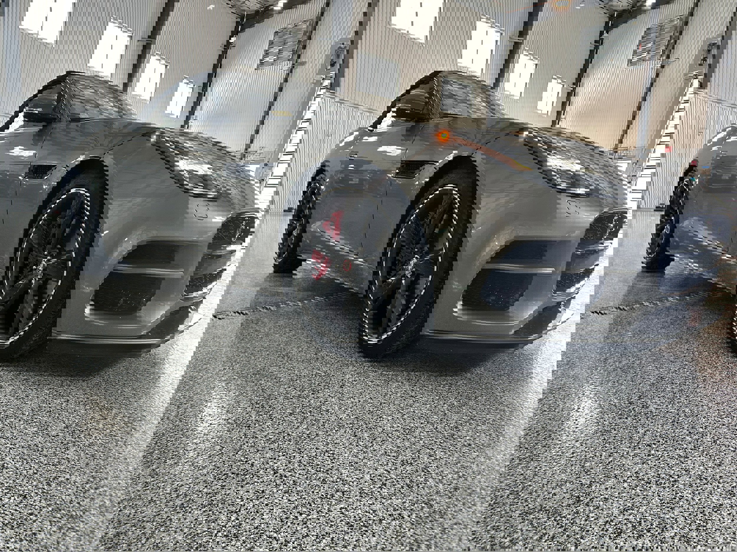 Used 2018 Jaguar F-TYPE R image 22