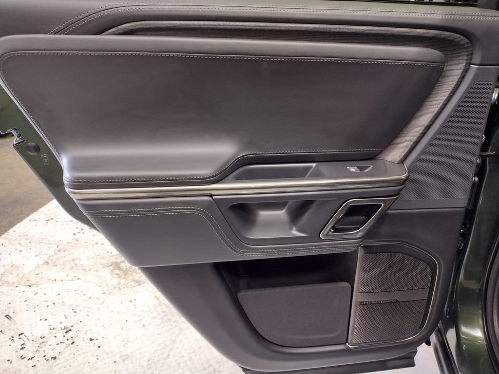 Used 2022 Rivian R1T Adventure AWD/4WD image 32