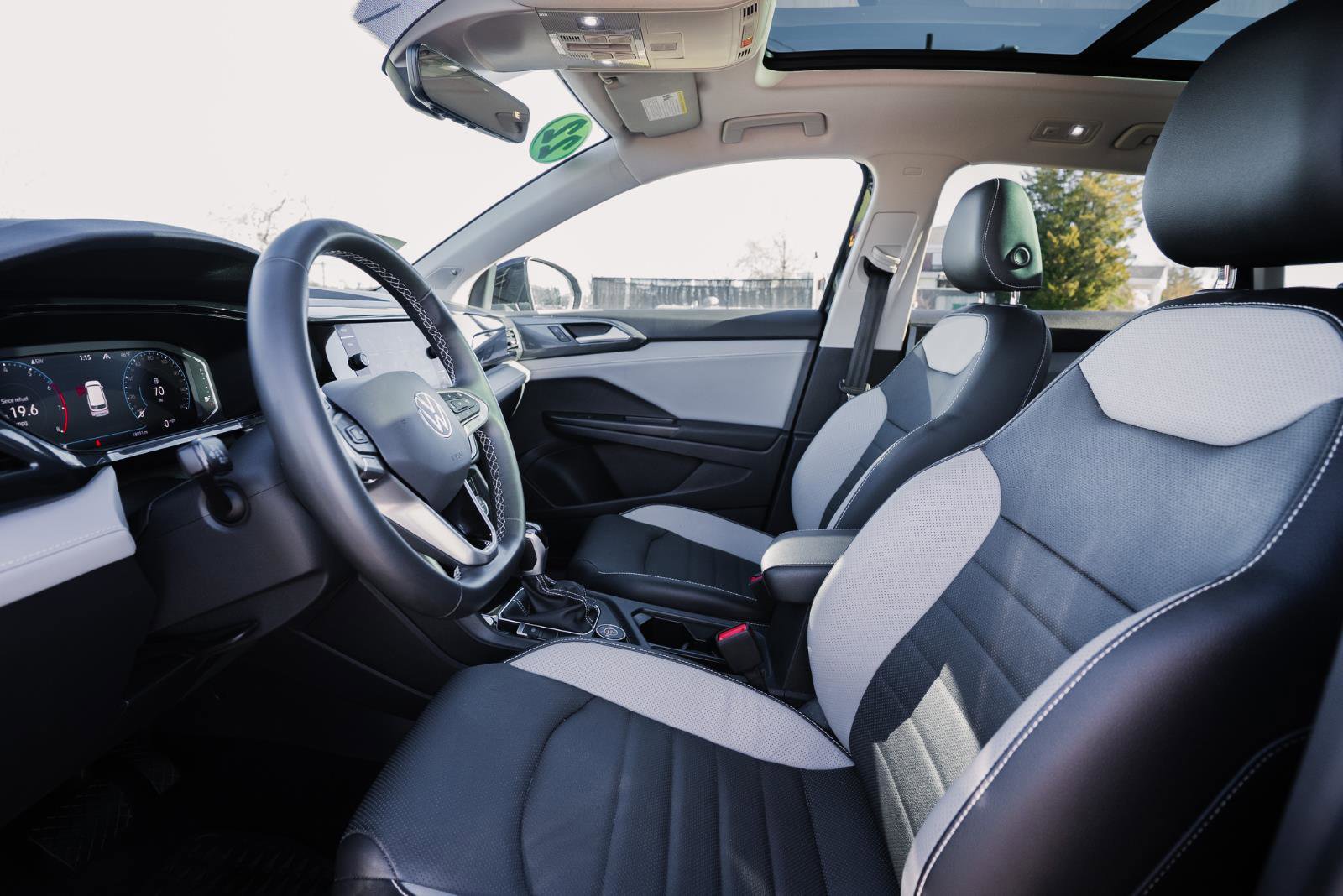 Used 2022 Volkswagen Taos SEL w/ Panoramic Sunroof Package image 17