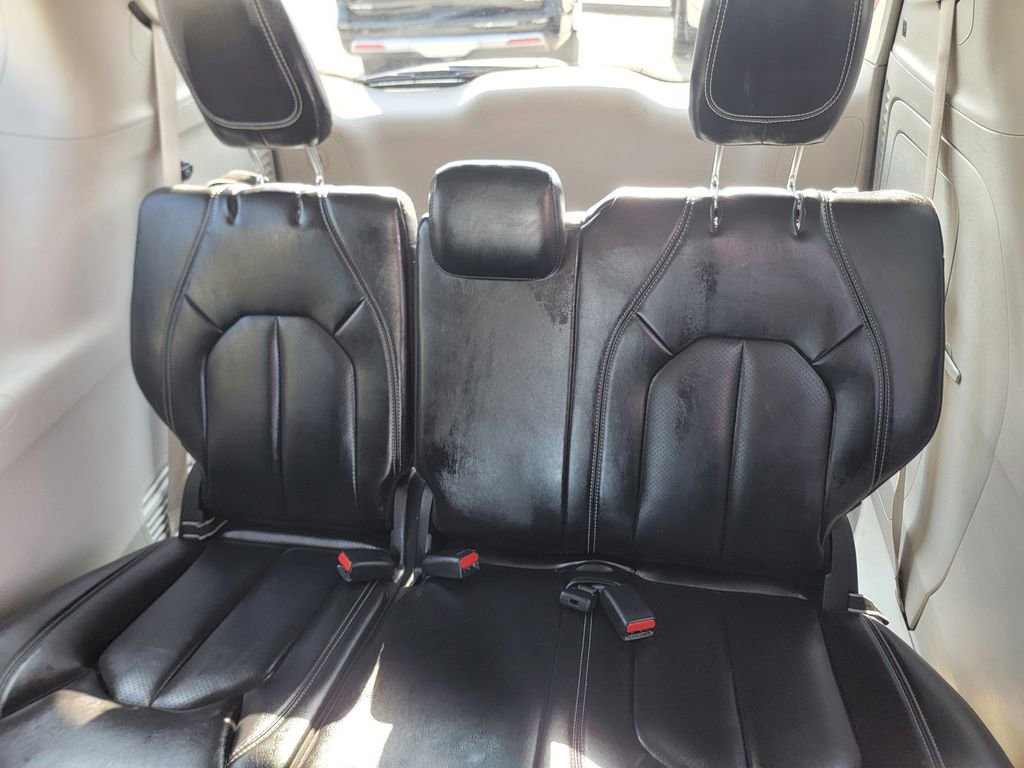 Certified 2023 Chrysler Pacifica Touring-L image 17
