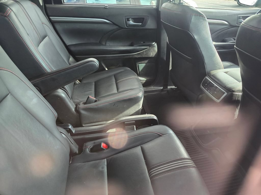 Used 2019 Toyota Highlander SE AWD/4WD image 15