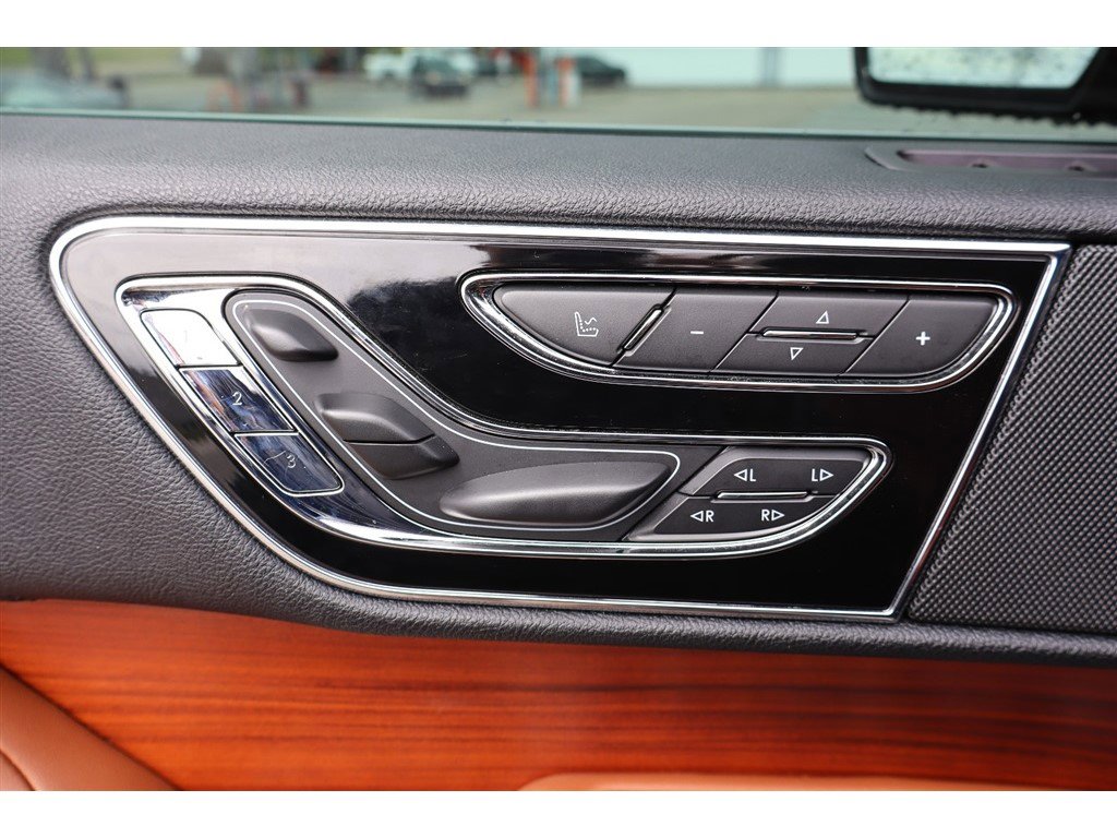 Used 2019 Lincoln Navigator Reserve image 21