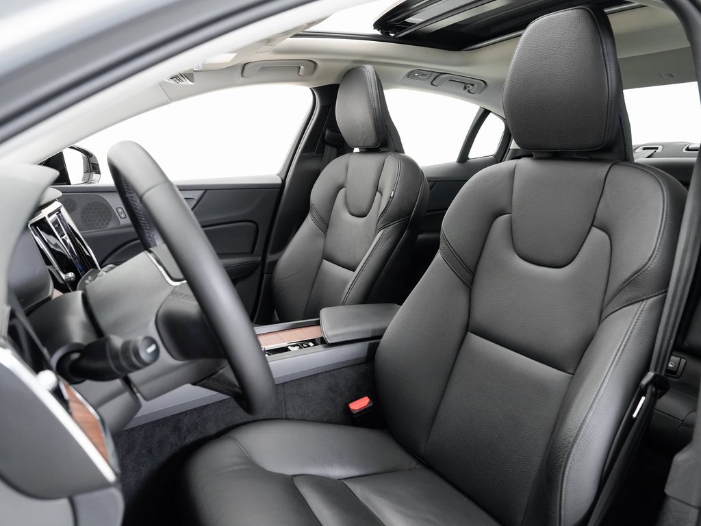 Used 2024 Volvo S60 B5 Plus image 5