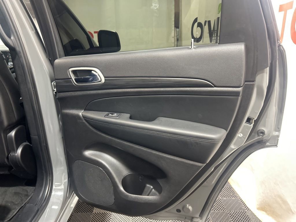 Used 2022 Jeep Grand Cherokee Laredo X AWD/4WD image 14